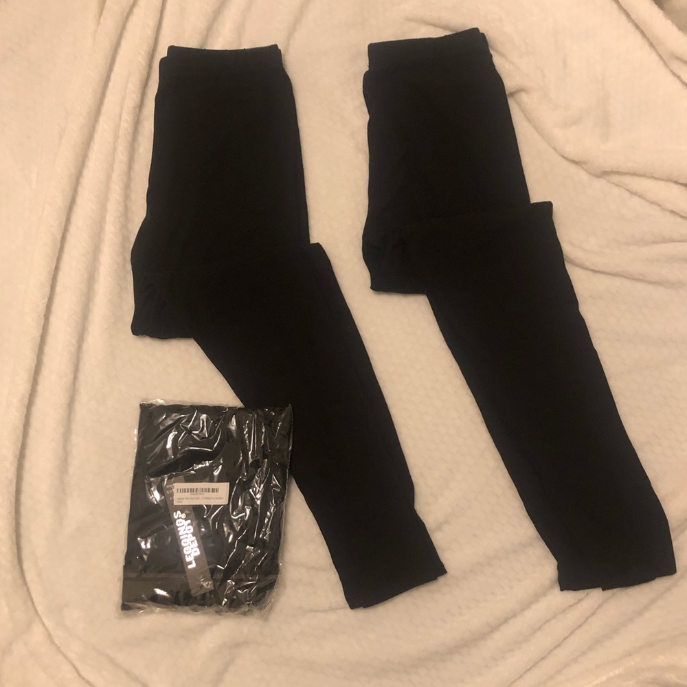 Black leggings